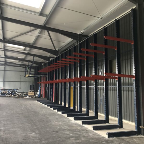 Rayonnage Cantilever Maroc – colonnes contreventées et bras articulés