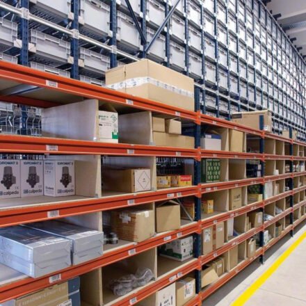 Rayonnage semi-lourd Maroc – échelles et lisses modulables