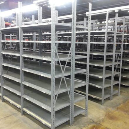 Rayonnage léger Maroc – profilés perforés et modules extensibles