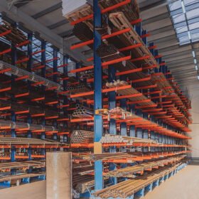 Rayonnage Cantilever Maroc – colonnes contreventées et bras articulés